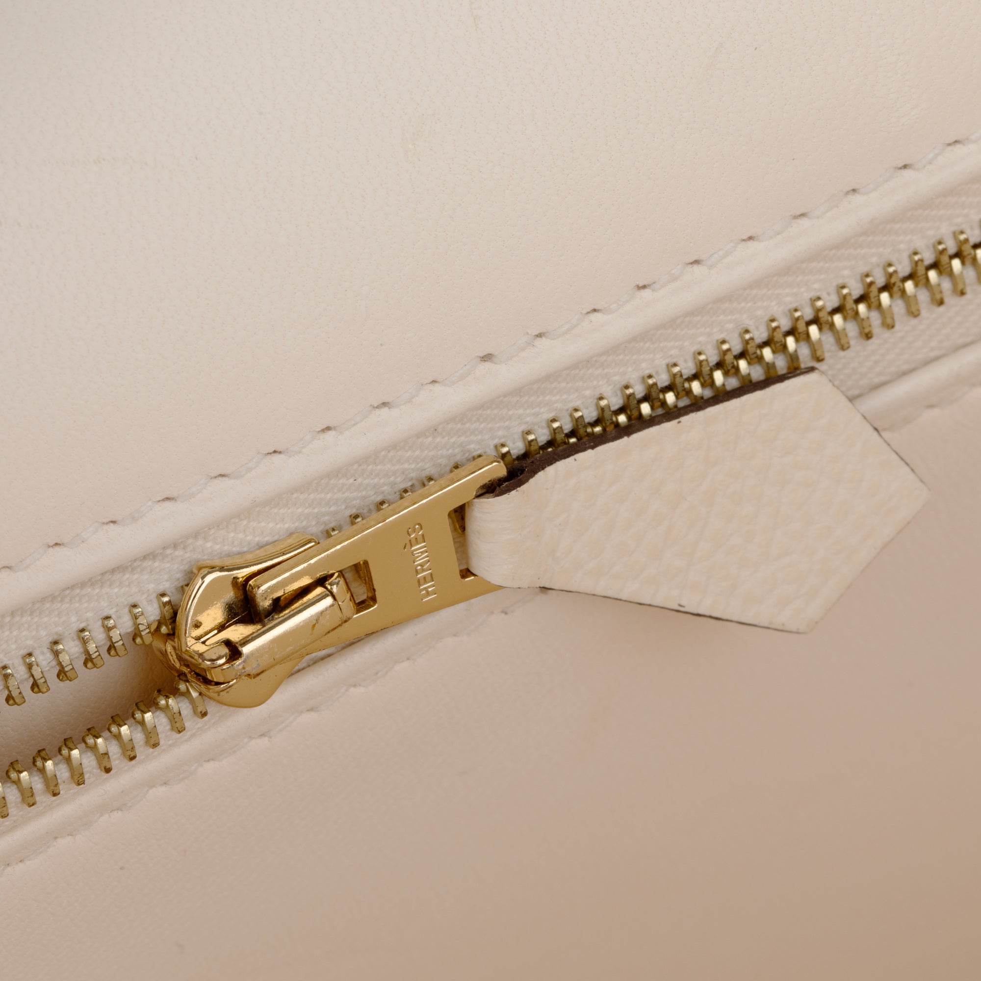 Hermès | Constance 24cm Nata Epsom Leather Gold Hardware