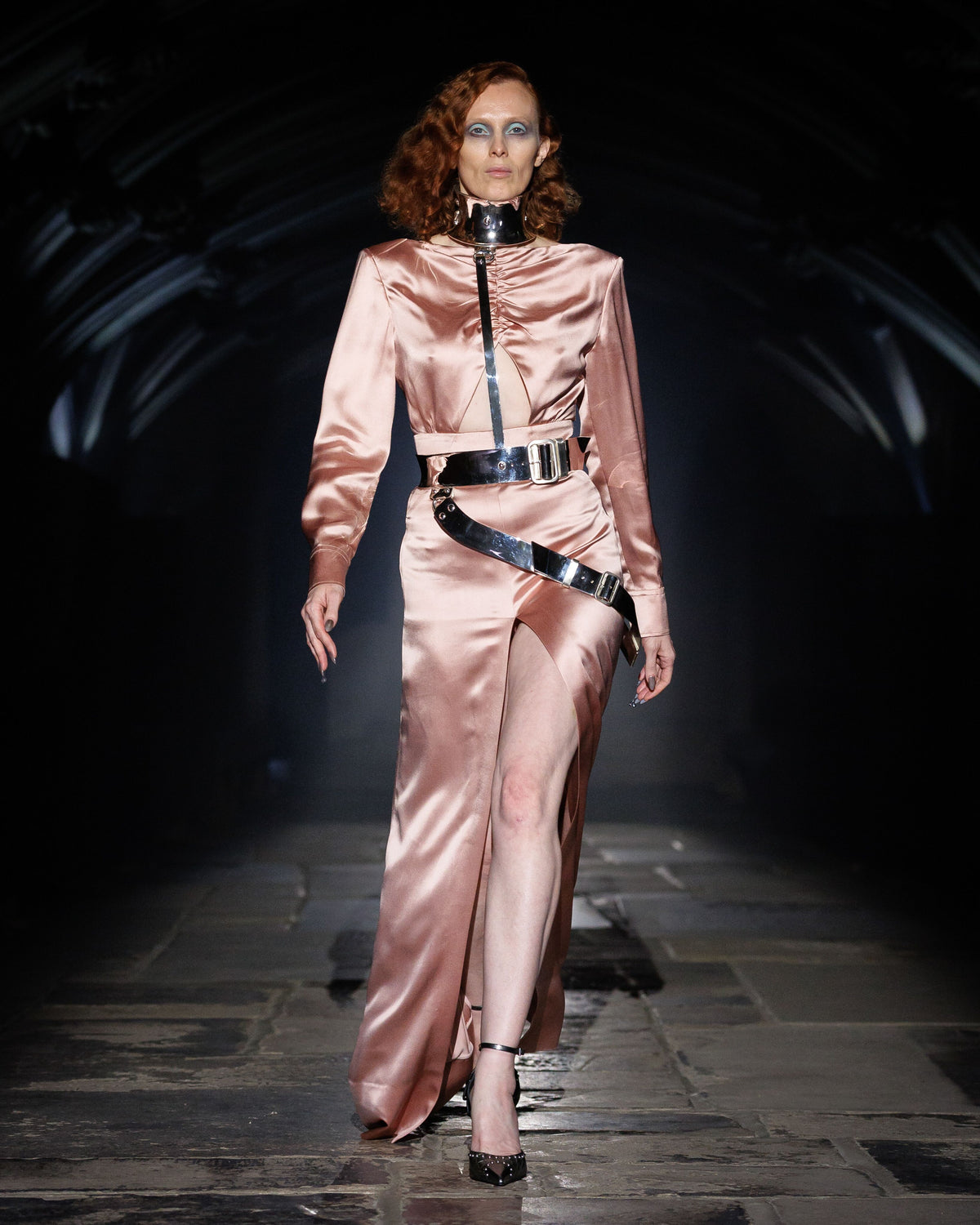 Karen Elson wearing Shaun Leane’s Silver Harness on the McQueen Spring/Summer 2027 runway